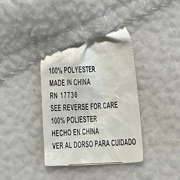 White blanket - Picture 3 of 3